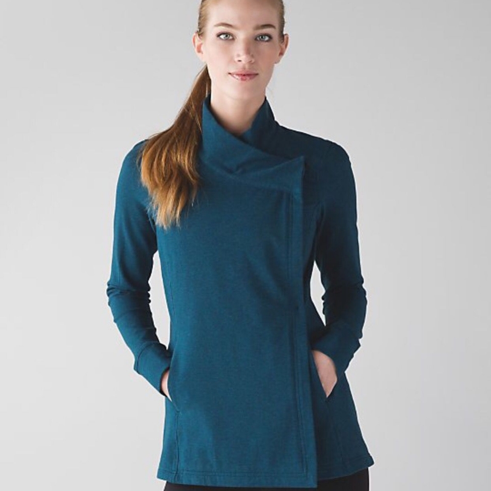 Lululemon size 6 coastal wrap EUC